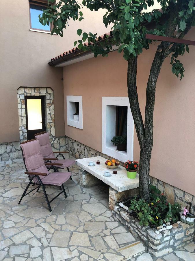Teta Jana Apartment Smoljanci Екстериор снимка